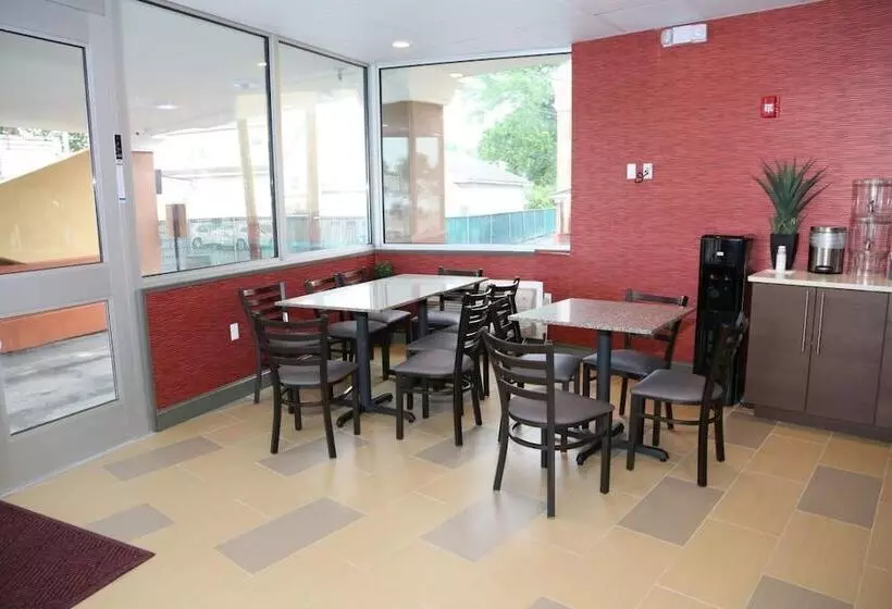 酒店 Red Carpet Inn Elmwood