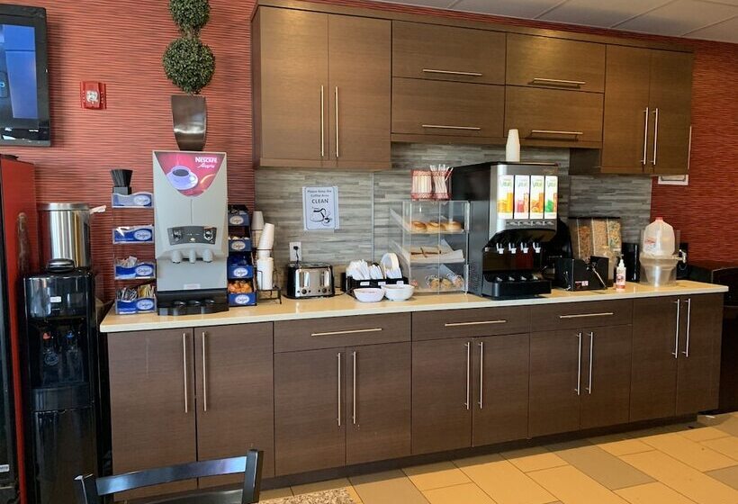 호텔 Red Carpet Inn Elmwood