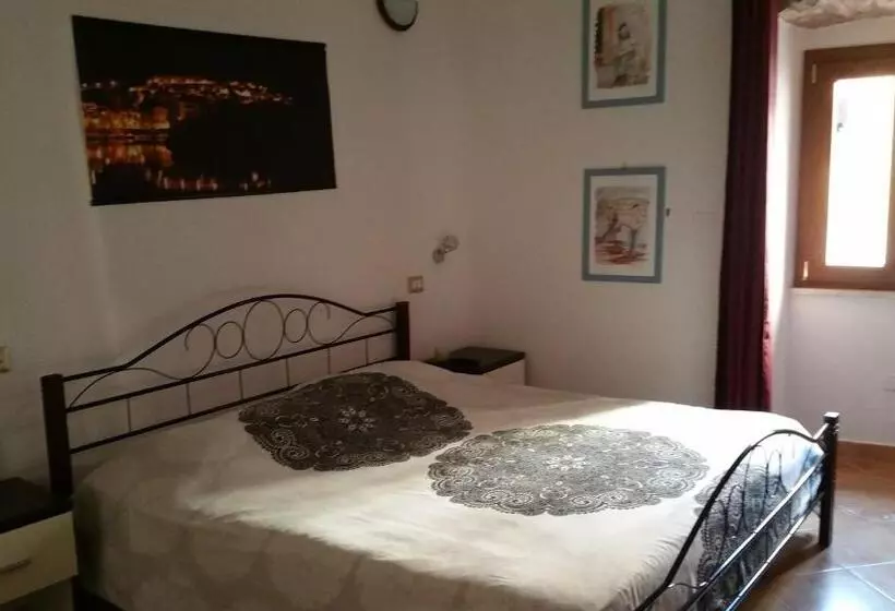 ペンション Ada S Guest House