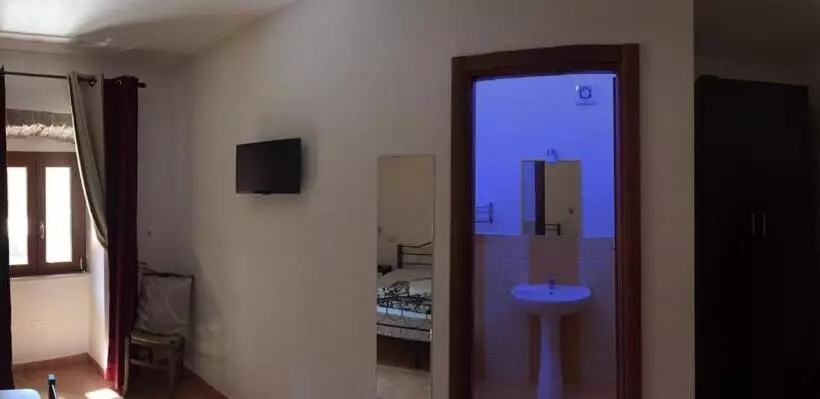 ペンション Ada S Guest House