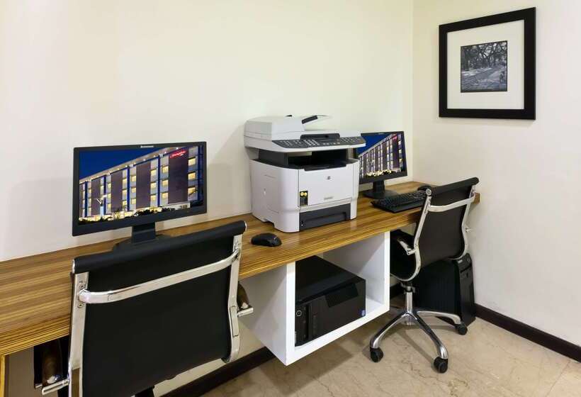 酒店 Hampton By Hilton Vadodara  Alkapuri