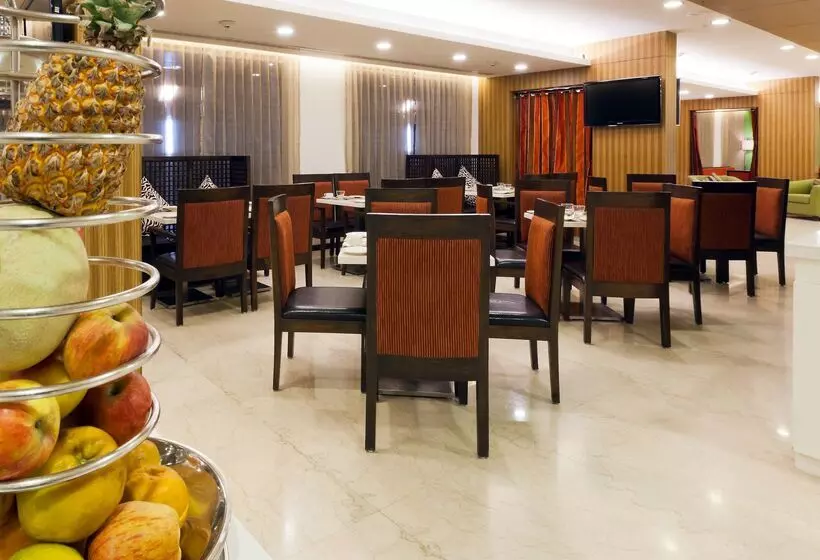 בית מלון כפרי Hampton By Hilton Vadodara  Alkapuri