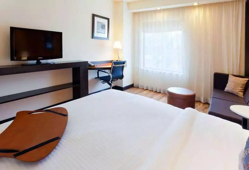 בית מלון כפרי Hampton By Hilton Vadodara  Alkapuri