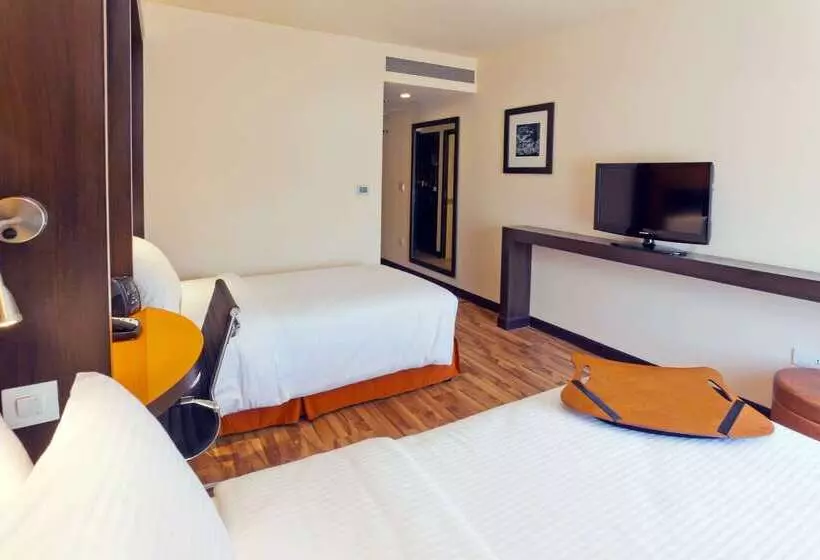 בית מלון כפרי Hampton By Hilton Vadodara  Alkapuri