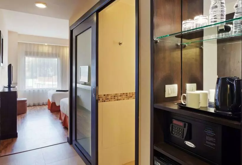 בית מלון כפרי Hampton By Hilton Vadodara  Alkapuri