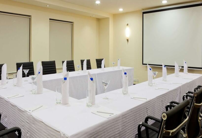 酒店 Hampton By Hilton Vadodara  Alkapuri