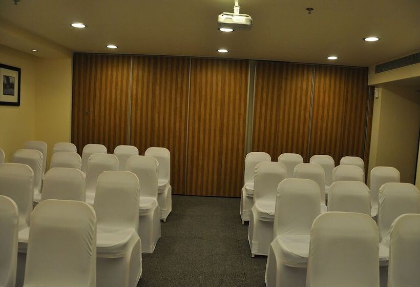 酒店 Hampton By Hilton Vadodara  Alkapuri