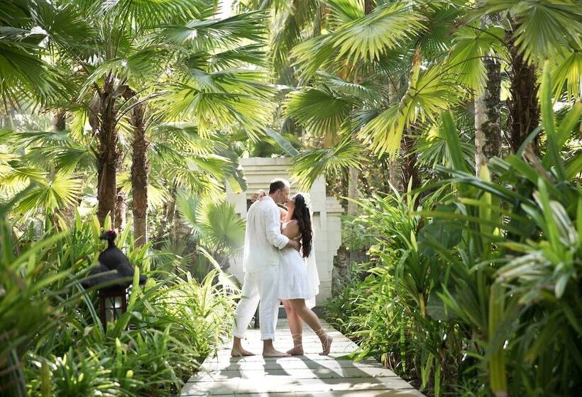 ホテル Kelapa Retreat & Spa