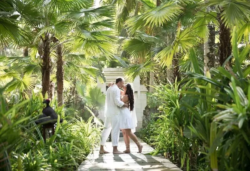 Отель Kelapa Retreat & Spa