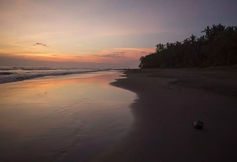 Отель Kelapa Retreat & Spa