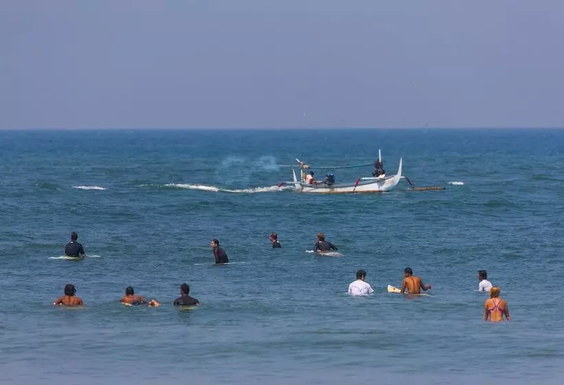 Отель Kelapa Retreat & Spa