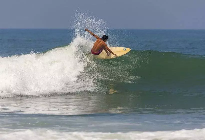 Отель Kelapa Retreat & Spa