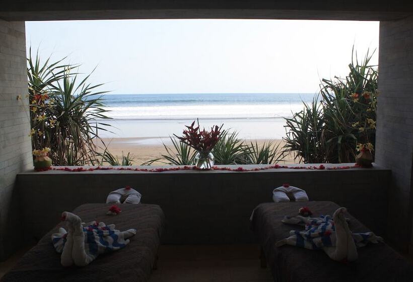 ホテル Kelapa Retreat & Spa