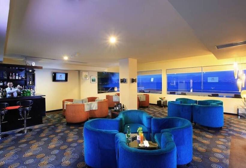 Swiss Belhotel Silae Palu