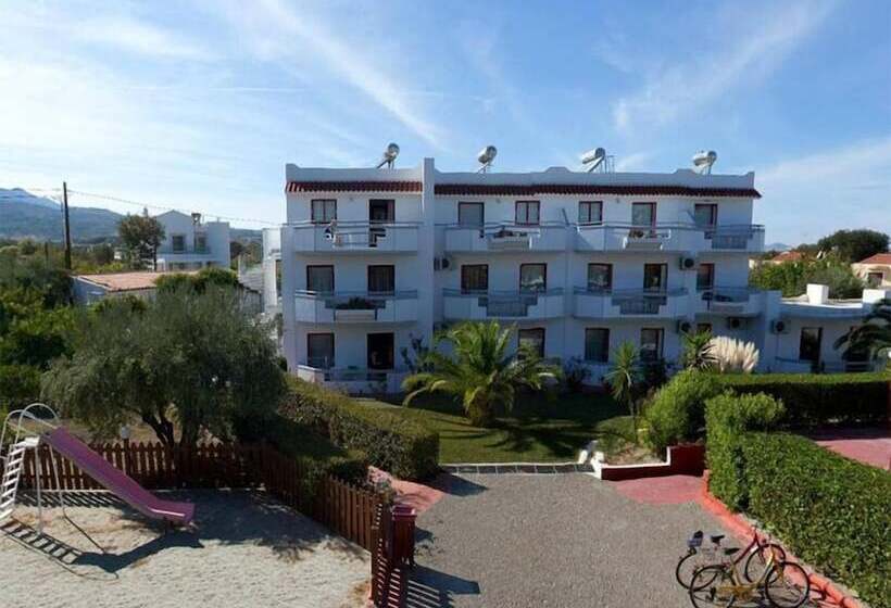 Sandy S Studios Apartments & Log Villas