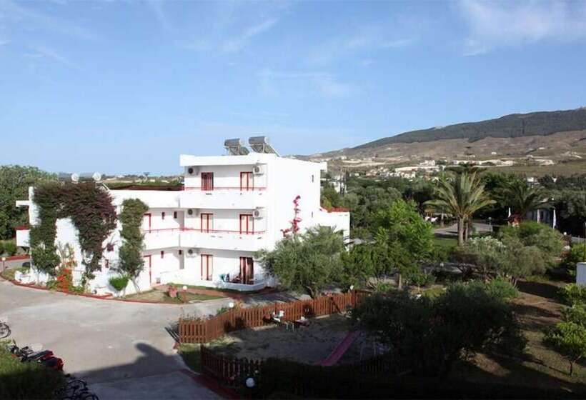 Sandy S Studios Apartments & Log Villas