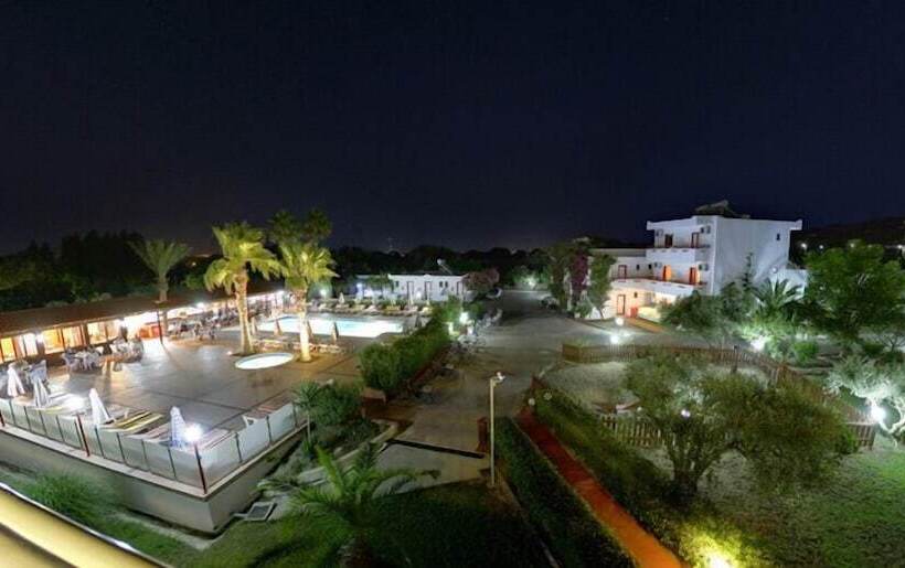 Sandy S Studios Apartments & Log Villas