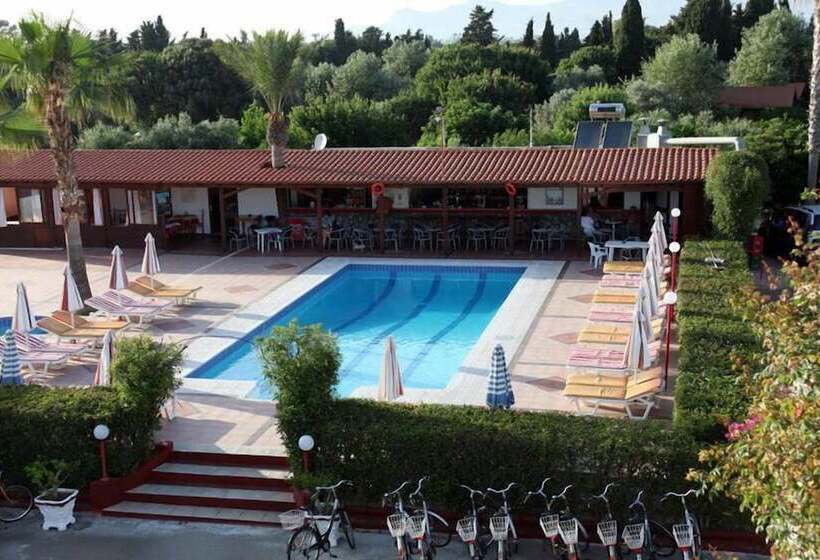 Sandy S Studios Apartments & Log Villas