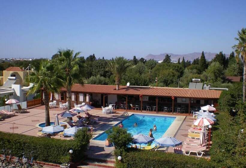 Sandy S Studios Apartments & Log Villas