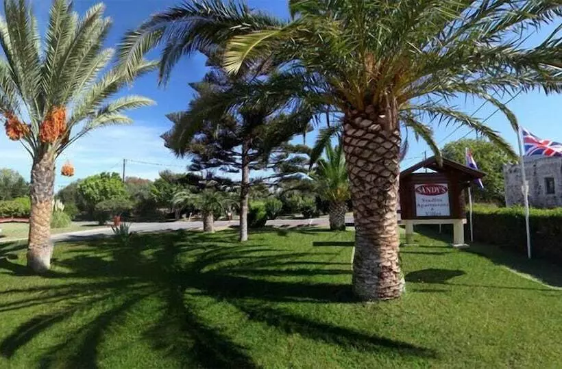 Sandy S Studios Apartments & Log Villas