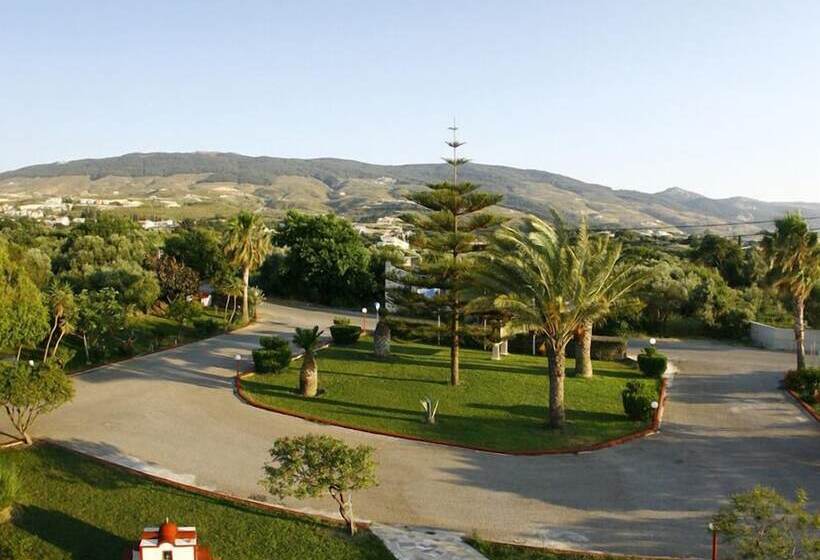 Sandy S Studios Apartments & Log Villas