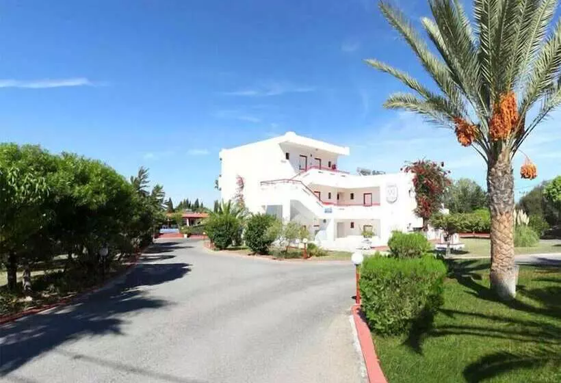 Sandy S Studios Apartments & Log Villas