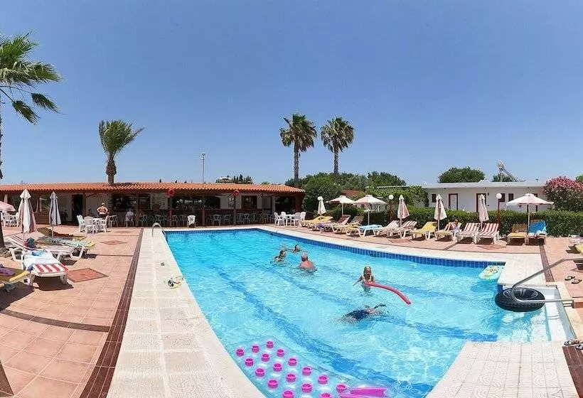 Sandy S Studios Apartments & Log Villas