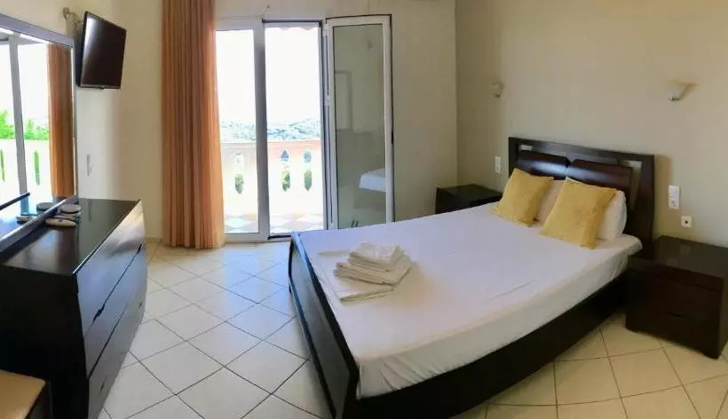 Villa Thomas Nakas