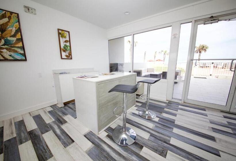 فندق Beach House Inn