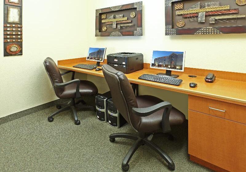 호텔 Candlewood Suites Fayetteville, An Ihg