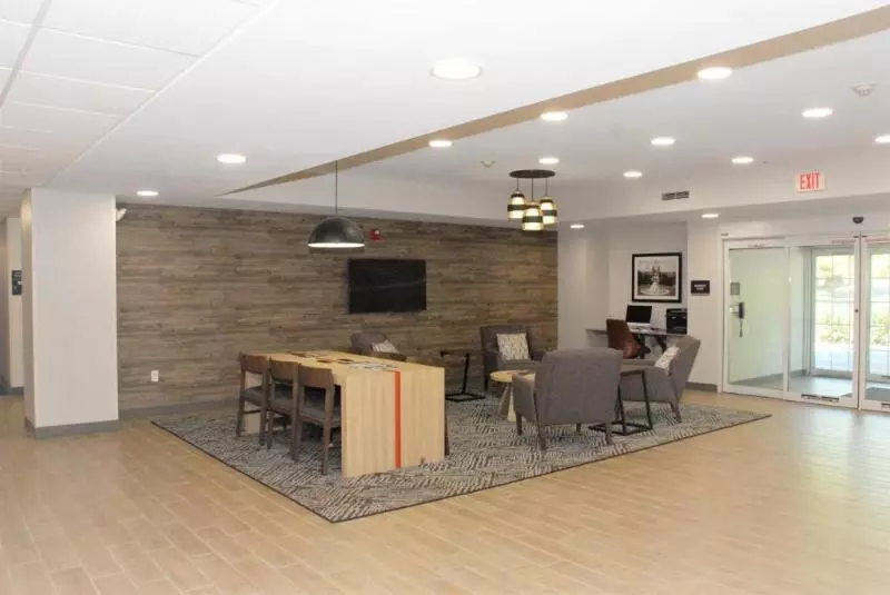 Отель Candlewood Suites Tallahassee, An Ihg