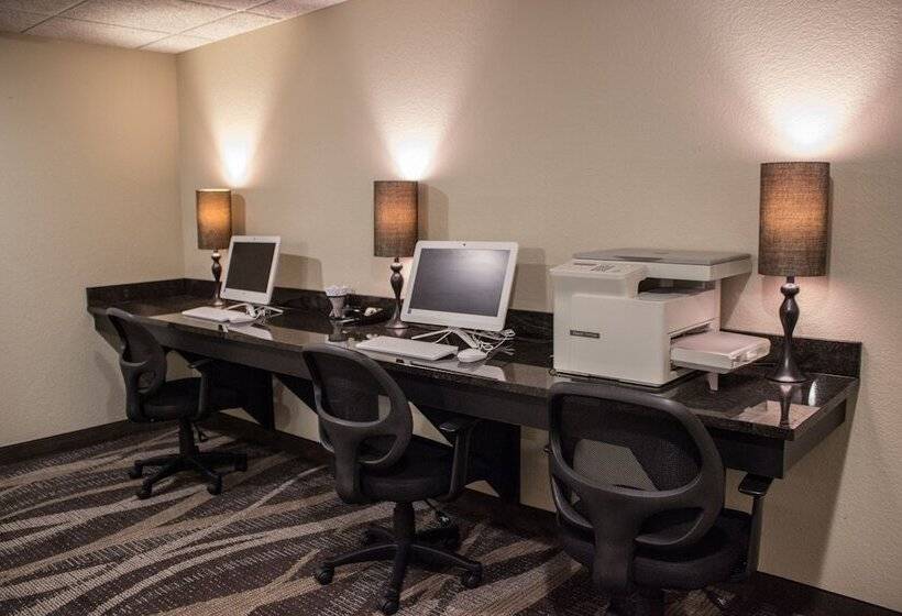 Отель Cobblestone Suites Oshkosh