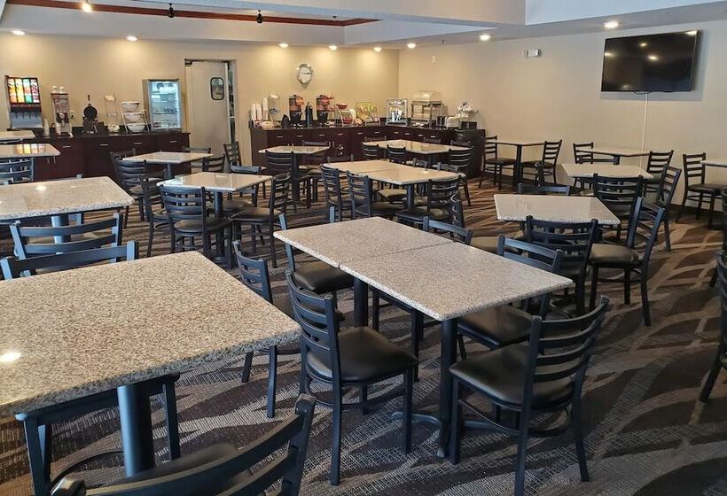 Отель Cobblestone Suites Oshkosh