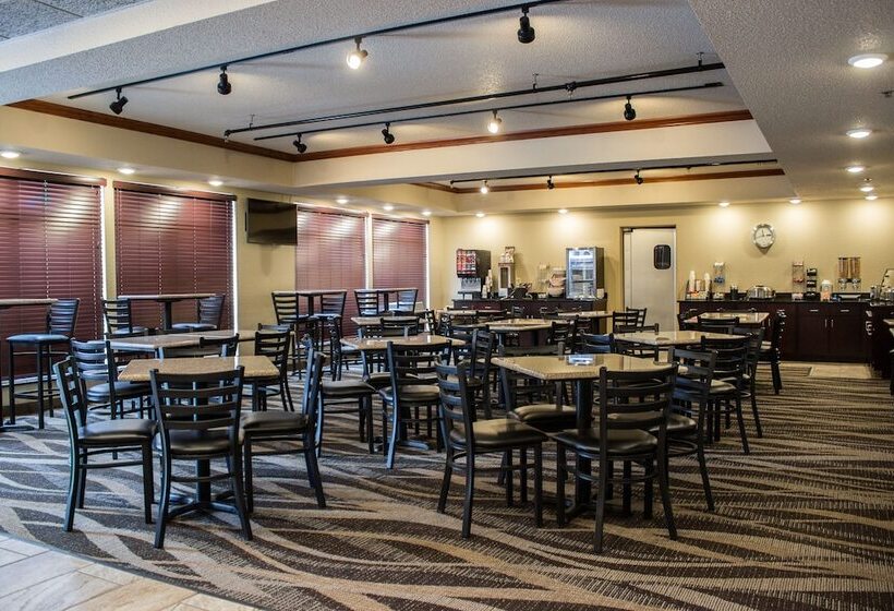 Отель Cobblestone Suites Oshkosh