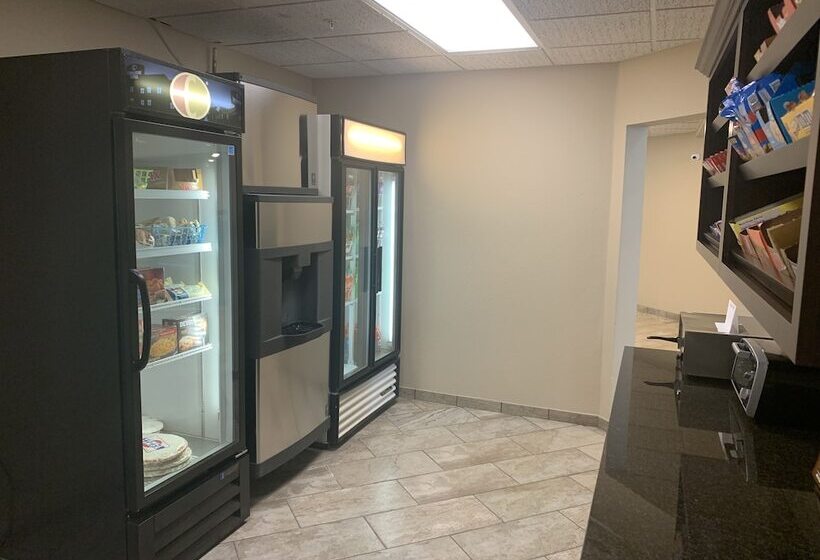 Отель Cobblestone Suites Oshkosh