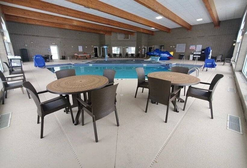 Отель Cobblestone Suites Oshkosh