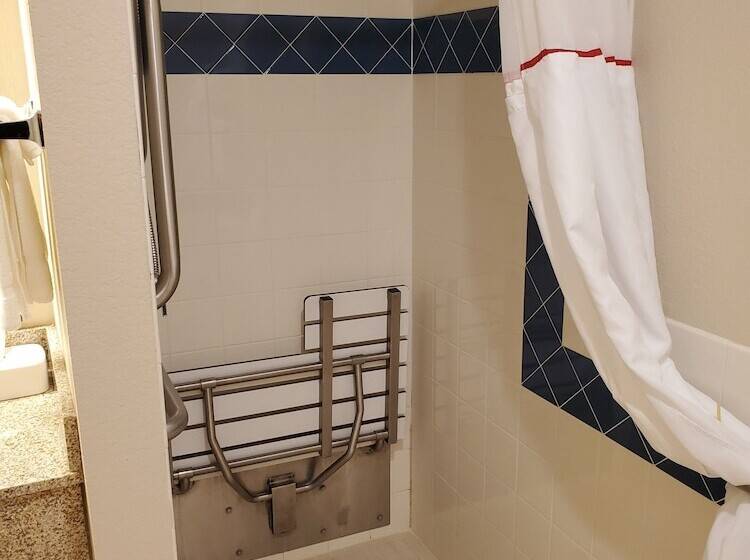 Отель Cobblestone Suites Oshkosh