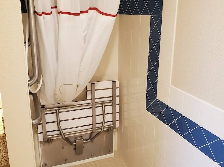 Отель Cobblestone Suites Oshkosh