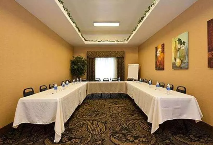 호텔 Comfort Suites