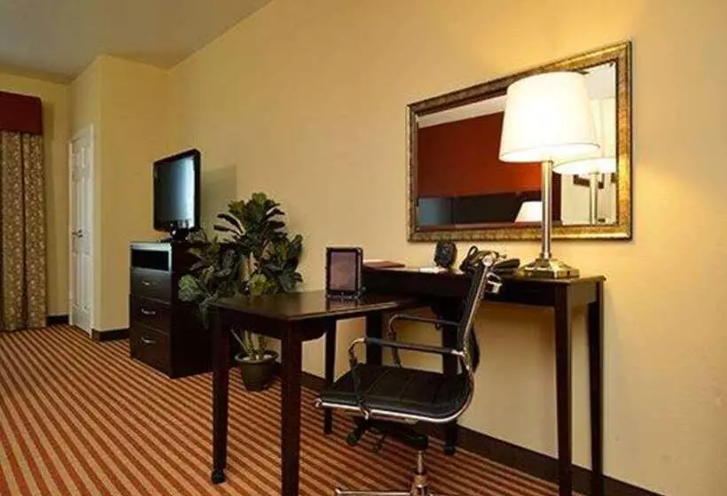 호텔 Comfort Suites