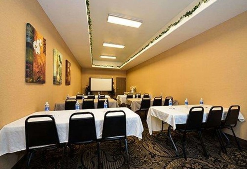 호텔 Comfort Suites