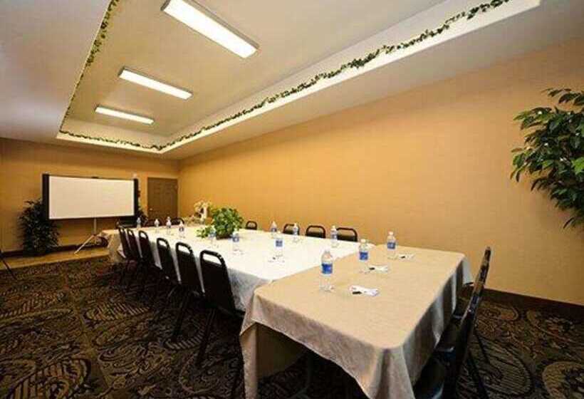 호텔 Comfort Suites