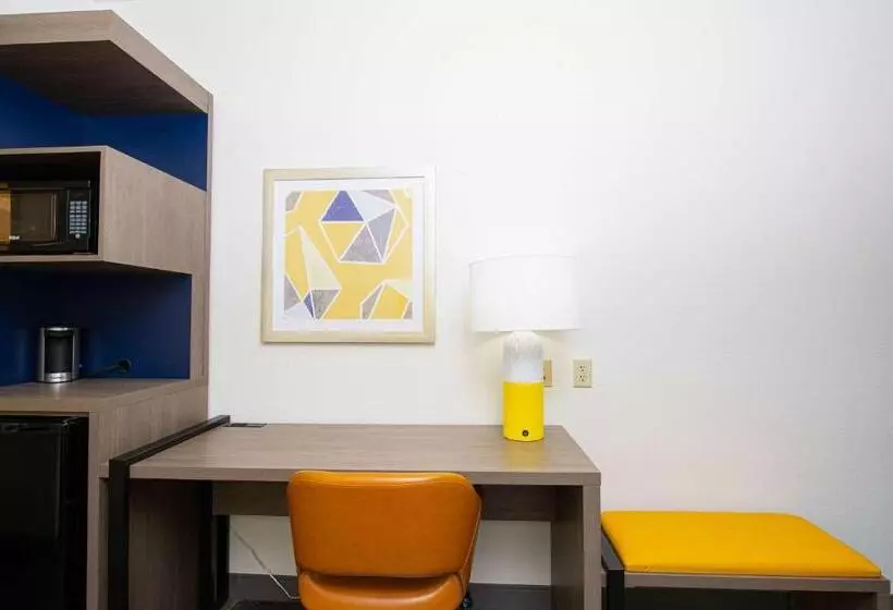 酒店 Comfort Suites Oil Center