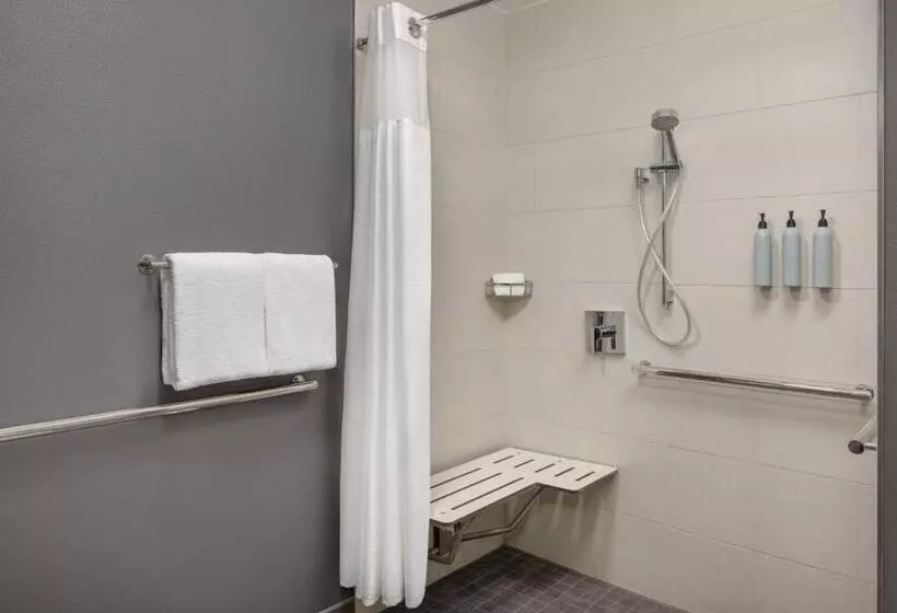 ホテル Courtyard Edison Woodbridge