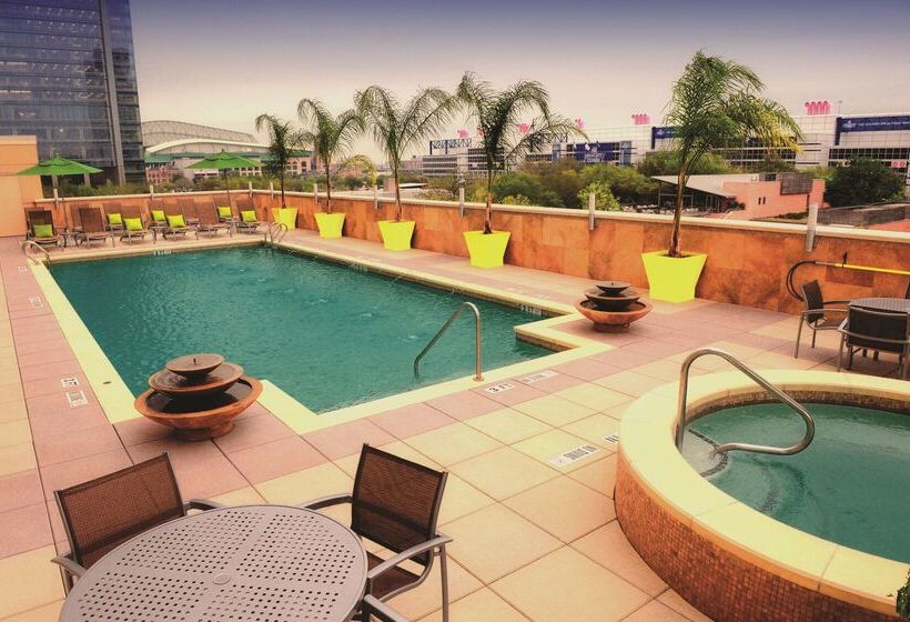 فندق Embassy Suites Houston Downtown