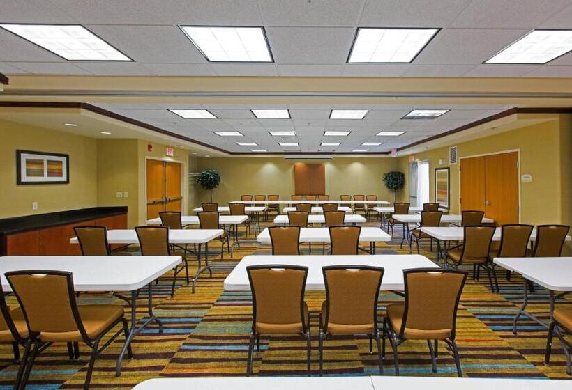 בית מלון כפרי Fairfield Inn & Suites Toledo North