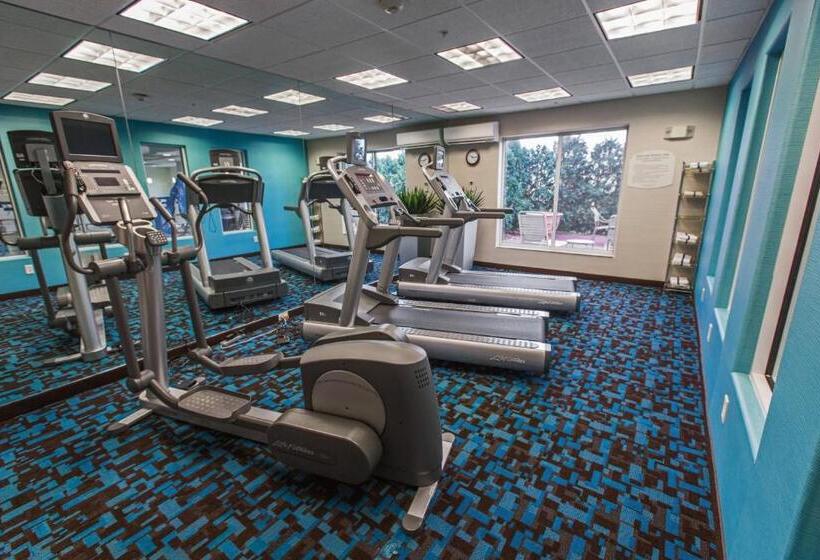 בית מלון כפרי Fairfield Inn & Suites Toledo North