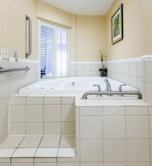 בית מלון כפרי Fairfield Inn & Suites Toledo North