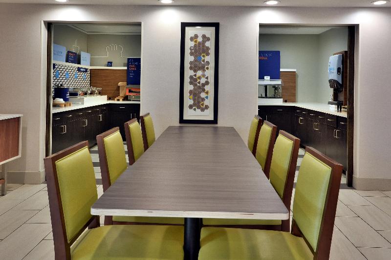 فندق Holiday Inn Express Raleigh Durham Airport, An Ihg