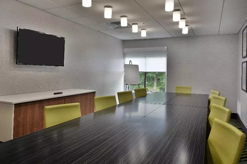 Отель Holiday Inn Express Raleigh Durham Airport, An Ihg